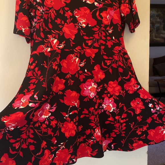 Floral A-line Sundress with pockets - Picture 4 of 6